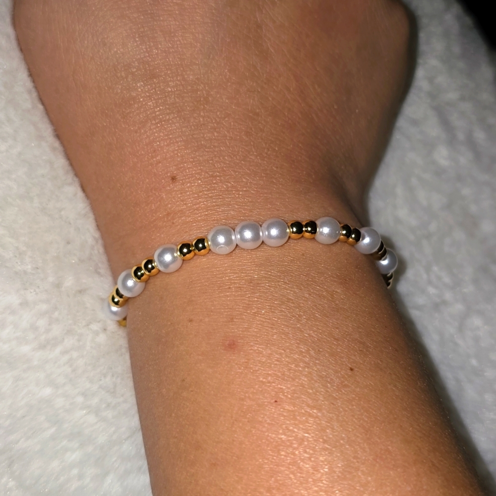 Gold and Pearl Beaded Bracelet - Picture 2 of 5